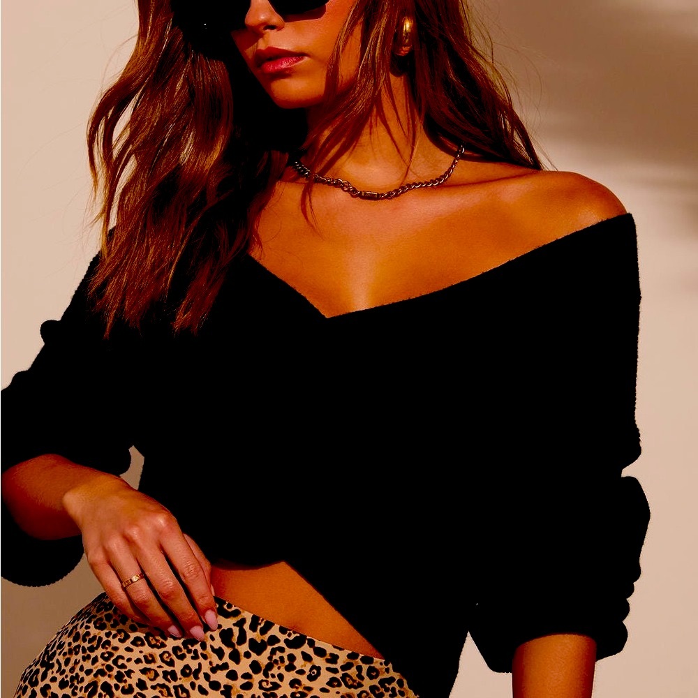 VICI BOUTIQUE BRAND NEW Black Off-the-Shoulder Sweater with Textured Knit!❤️